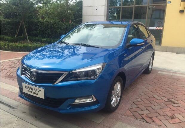 配三缸發(fā)動(dòng)機(jī) 長(zhǎng)安悅翔V7 1.0T實(shí)車(chē)曝光
