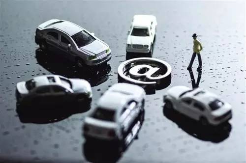 人民日報刊文：網(wǎng)約車新規(guī) 請別拿排量說事