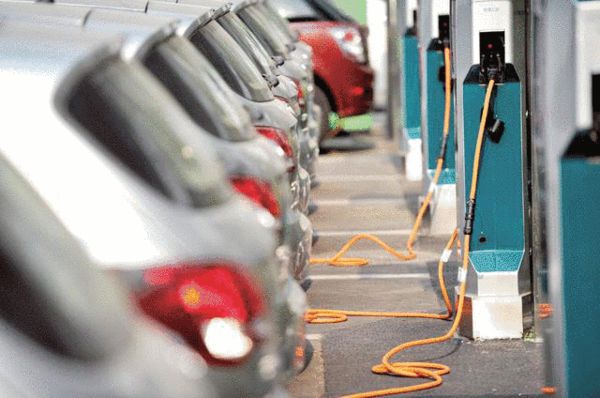 新能源汽車搶號熱購車?yán)?超70%人拿指標(biāo)未購車