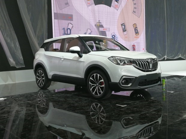 2017上海車展探館：新款中華V3實(shí)車