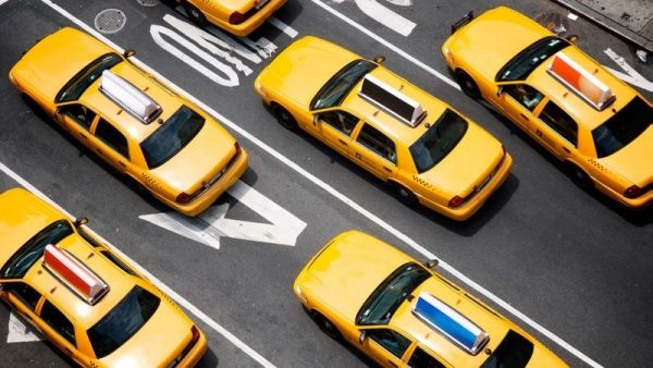 北京首個合規(guī)社會網約車司機上崗 曾開網約車