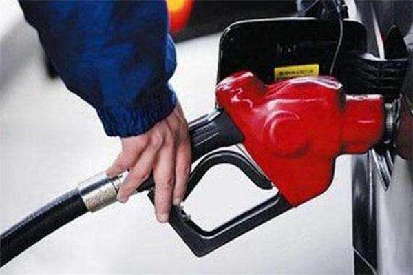 本周五成品油價(jià)格每噸或降220元 低油價(jià)時(shí)代來臨