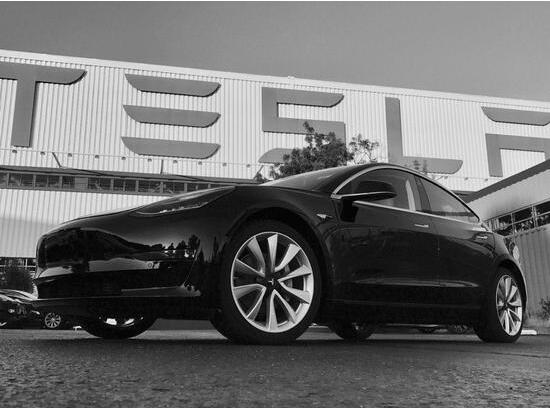 特斯拉CEO馬斯克:首輛Model 3已下線 自己是車主