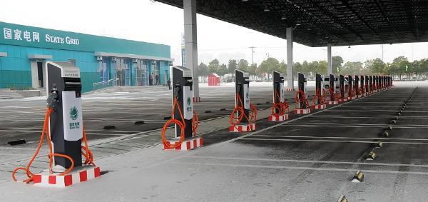 截至4月底 全國已建成公共充電樁17.1萬個(gè)