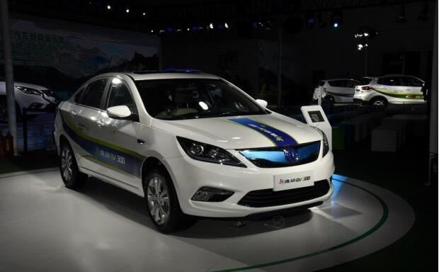10月19日上市 長(zhǎng)安逸動(dòng)EV300正式亮相