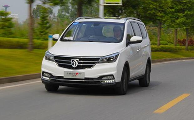 安全便捷七座MPV 寶駿730自動(dòng)擋火熱來襲