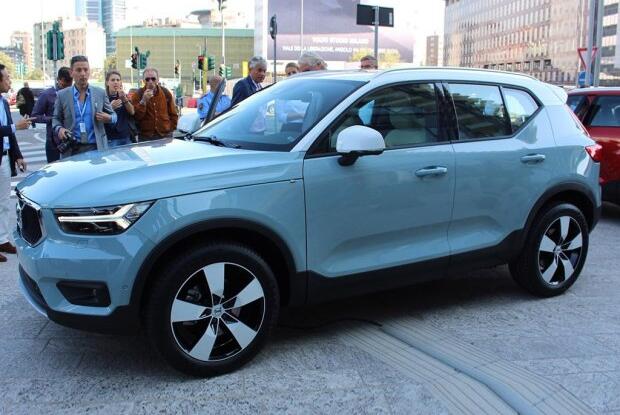 沃爾沃全新緊湊級(jí)SUV—XC40或?qū)⒔衲晗掳肽晟鲜? class=