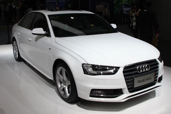 一汽大眾奧迪A4L車內(nèi)異響要求廠家處理