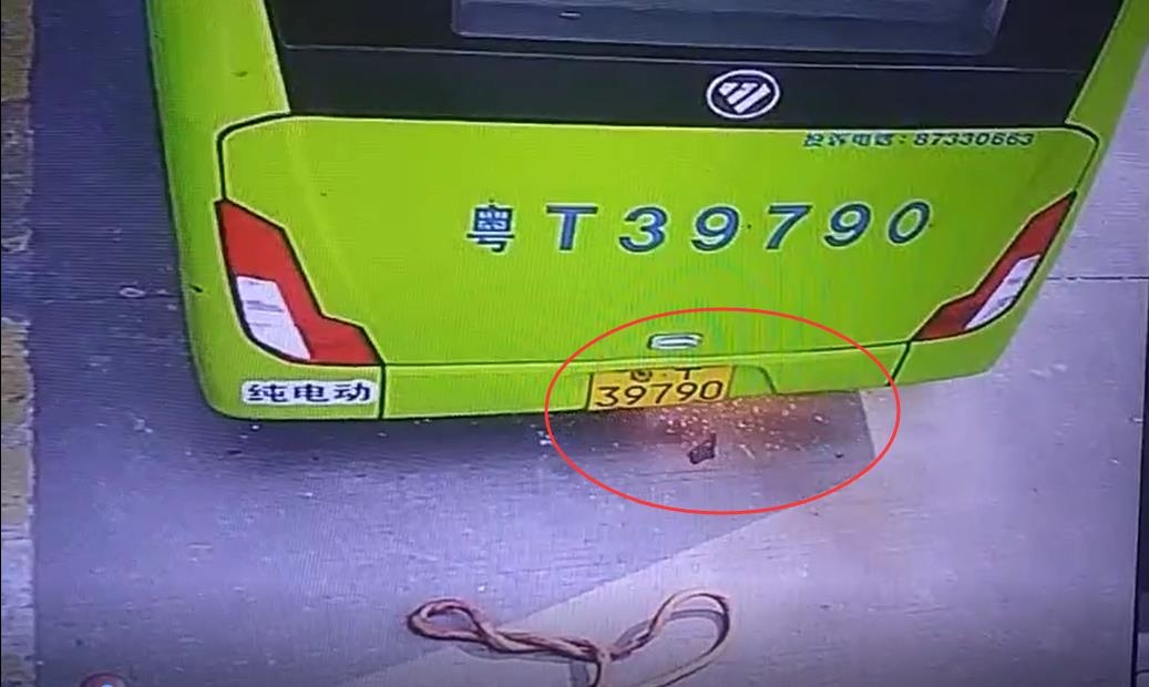 福田公交車電池存冒煙起火隱患 推脫處理達(dá)兩年