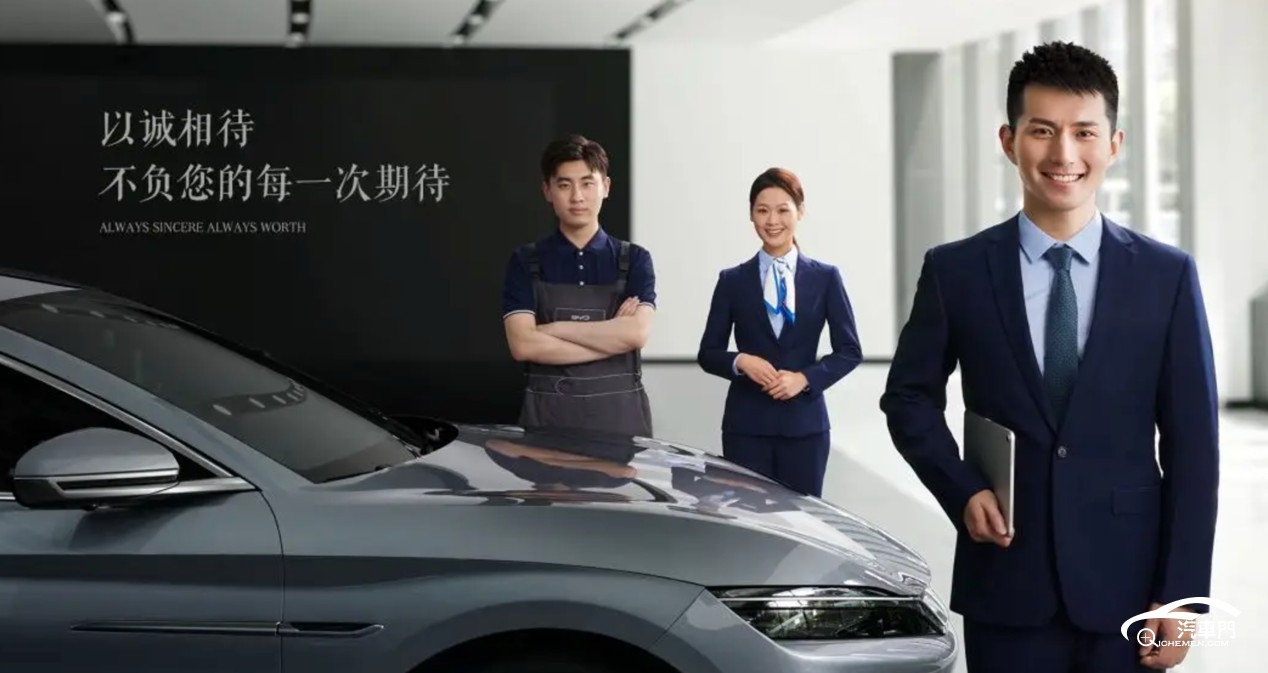 穿西裝的男子站在汽車旁的人

AI 生成的內(nèi)容可能不正確。
