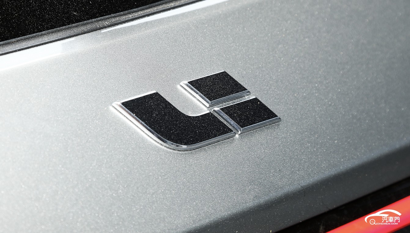 汽車的車頭

AI 生成的內(nèi)容可能不正確。