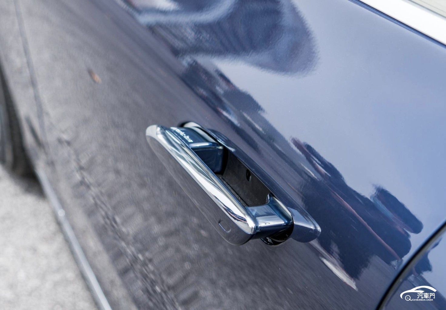 汽車的車頭

AI 生成的內(nèi)容可能不正確。