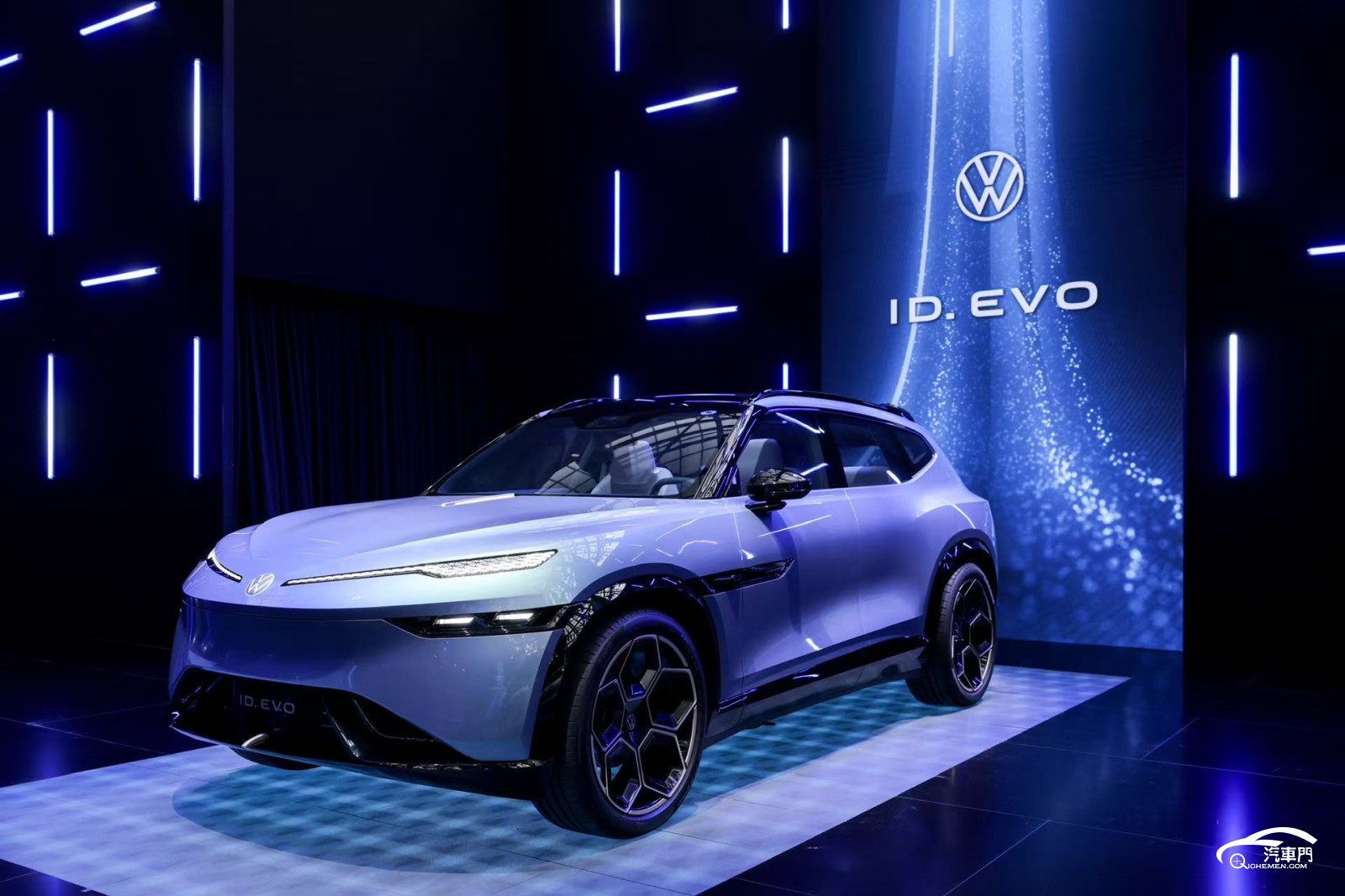 藍(lán)色的汽車

AI 生成的內(nèi)容可能不正確。
