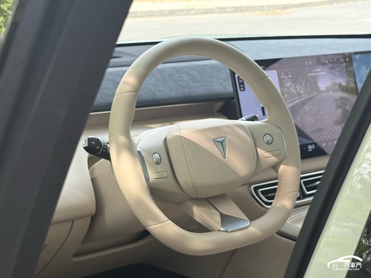 汽車的方向盤

AI 生成的內(nèi)容可能不正確。