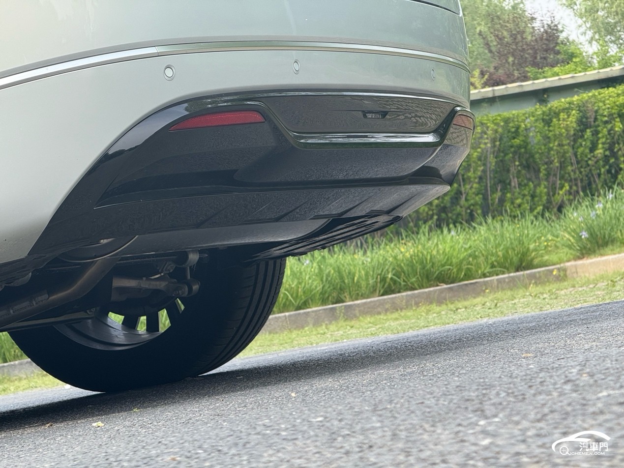 汽車在路上

AI 生成的內(nèi)容可能不正確。