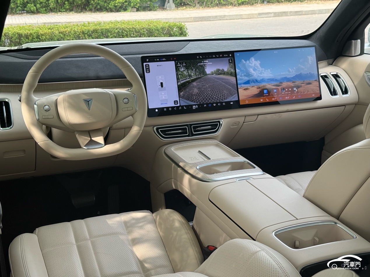 汽車座位上

AI 生成的內(nèi)容可能不正確。