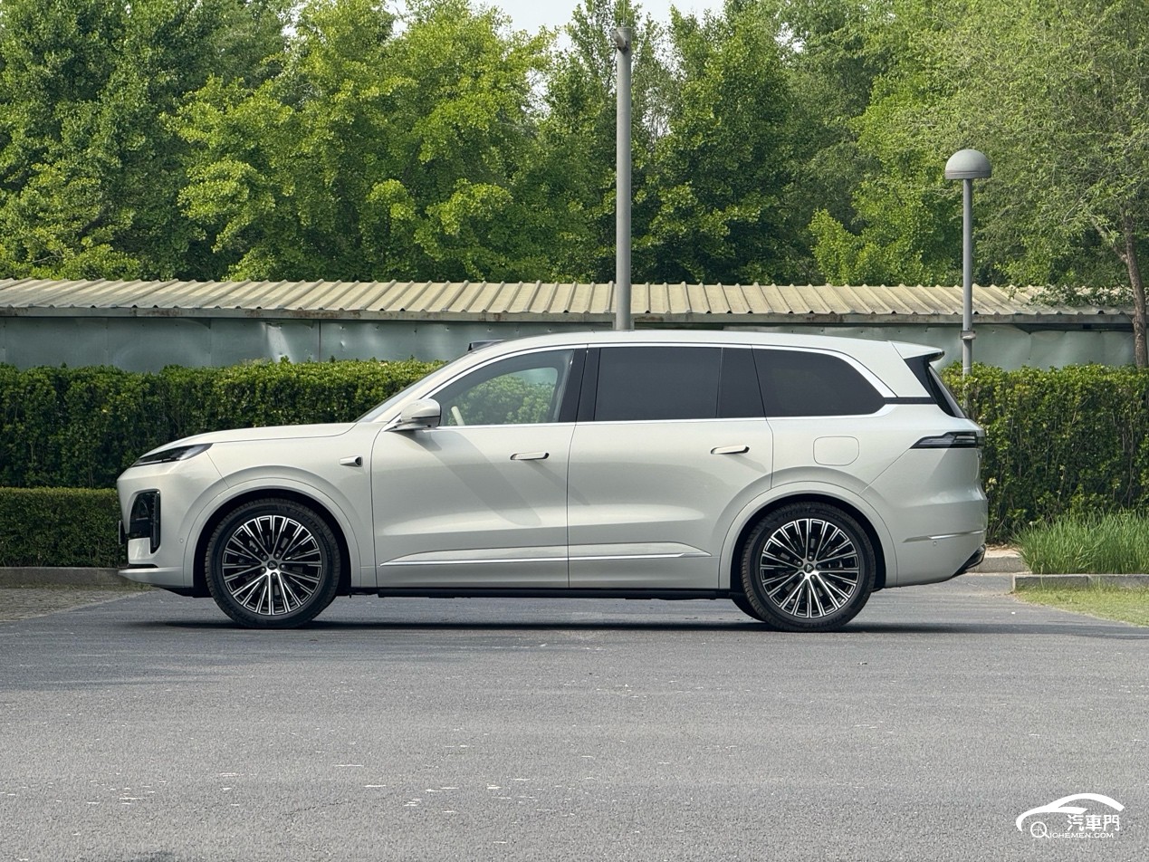 汽車停在路上

AI 生成的內(nèi)容可能不正確。