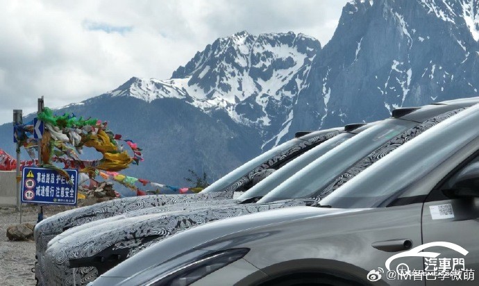 雪山上的汽車

AI 生成的內(nèi)容可能不正確。