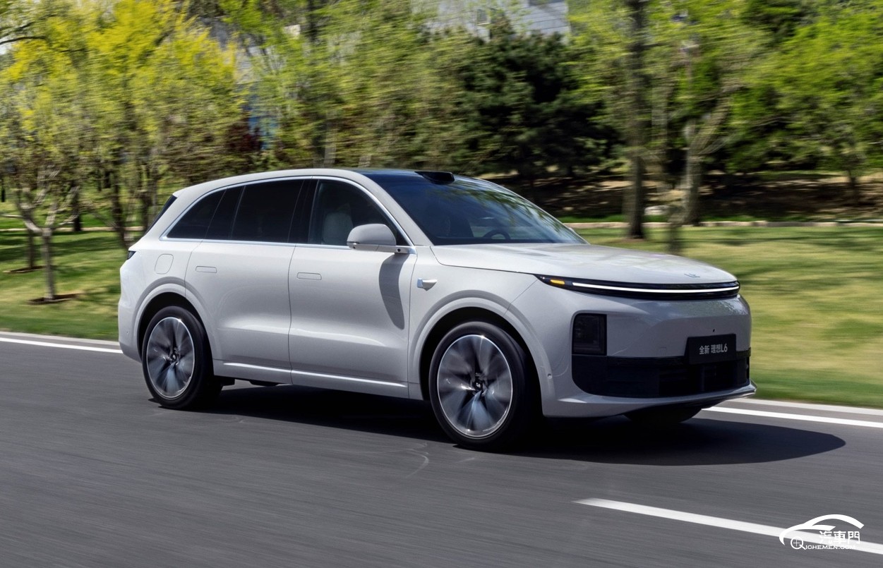 汽車行駛在路上

AI 生成的內(nèi)容可能不正確。