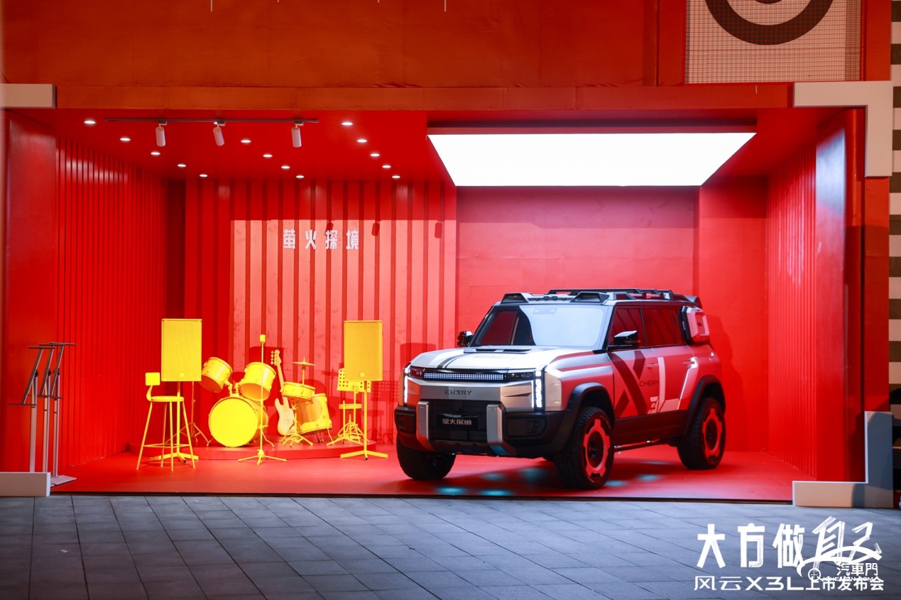 卡車停在路邊

中度可信度描述已自動(dòng)生成