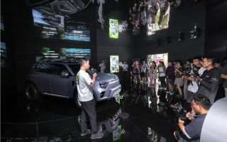 開拓邊界 smart“最硬”概念車亮相上海