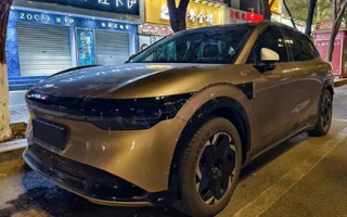 全系800V高壓平臺 極氪7X實(shí)車諜照曝光