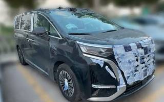 車內(nèi)換裝懷擋設(shè)計(jì) 新款騰勢D9諜照曝光