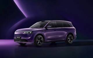 問(wèn)界M8純電版推出夜紫車身+黑曜套件組合 更顯神秘與性感