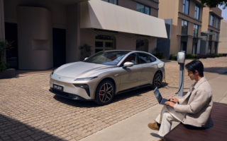 年輕人購(gòu)車清單 TOP1！東風(fēng)奕派 eπ007，15 萬(wàn)級(jí)純電轎跑全能款